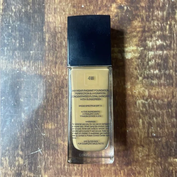 Dior Forever skin glow foundation. Shade 4W. - Picture 3 of 6